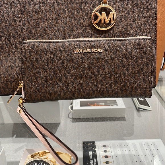 Michael Kors Jet Set Travel Large Travel CONTINENTAL wallet-wristlet-phoneholder - Picture 2 of 16